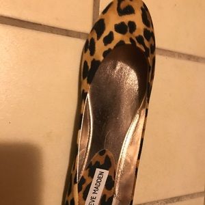 Steve Madden size 9.5 leopard print flats